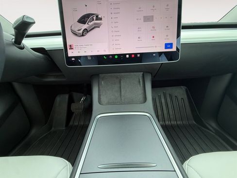 Used 2021 Tesla Model Y Long Range image 12