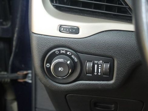 Used 2015 Jeep Cherokee Latitude w/ Cold Weather Group AWD/4WD image 15