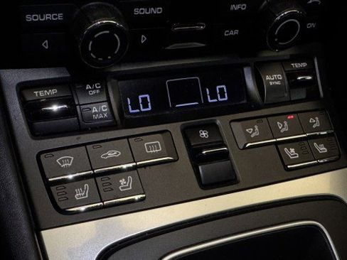 Used 2014 Porsche 911 Carrera 4S image 7