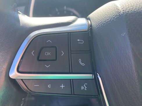 Used 2020 Toyota Highlander XLE image 28