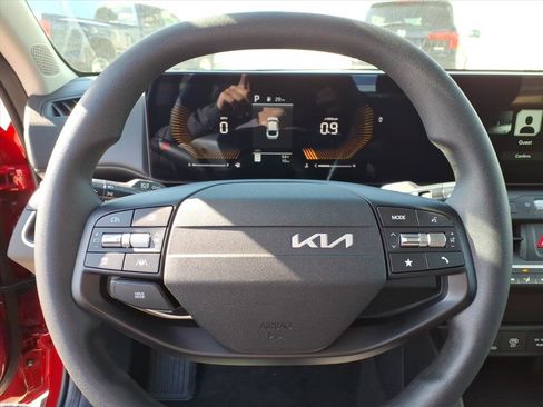 Used 2025 Kia K4 LXS image 19