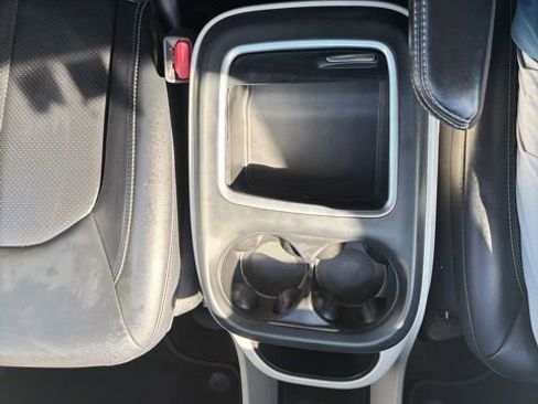 Used 2023 Chrysler Pacifica Touring-L FWD image 34