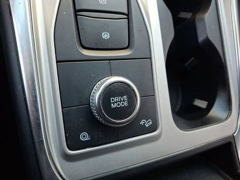 Used 2023 Ford Explorer XLT w/ Equipment Group 202A AWD/4WD image 18