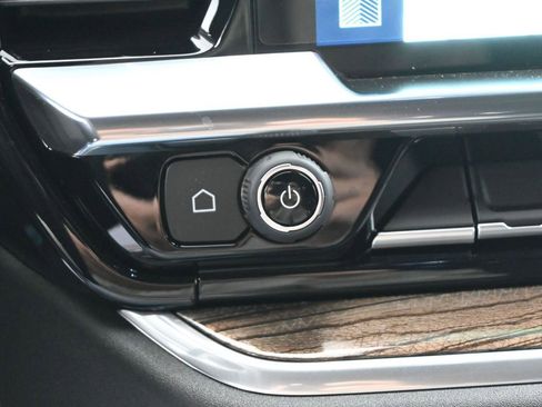 Used 2025 Chevrolet Silverado 1500 LT image 17