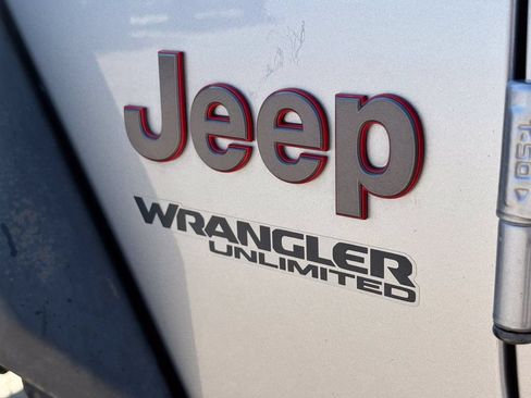 Used 2019 Jeep Wrangler Unlimited Rubicon AWD/4WD image 16