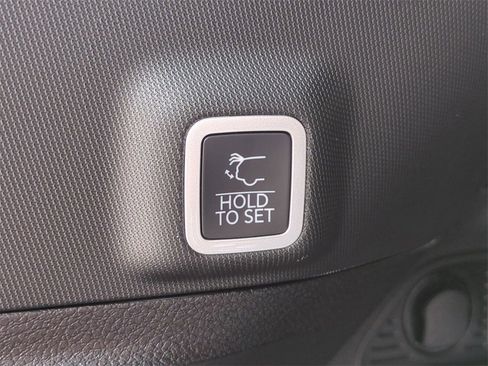 New 2025 Jeep Grand Cherokee Limited w/ Luxury Tech Group II image 14