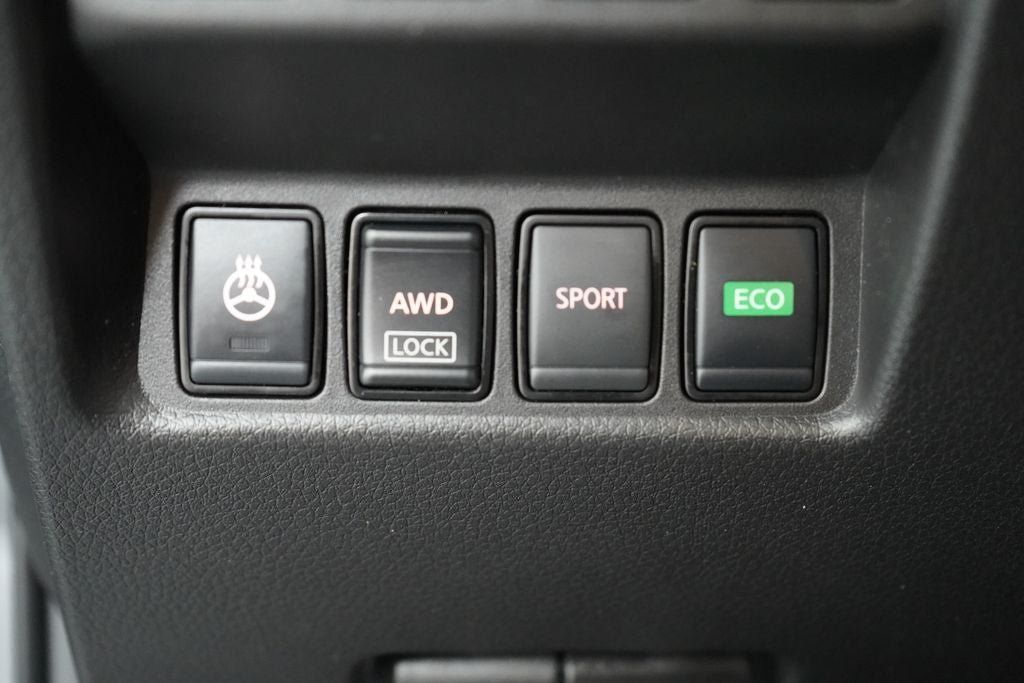Used 2022 Nissan Rogue Sport SL AWD/4WD image 32