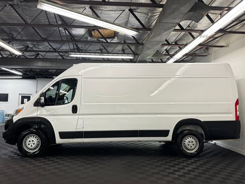 Used 2025 RAM ProMaster 3500 w/ Convenience Group FWD image 3