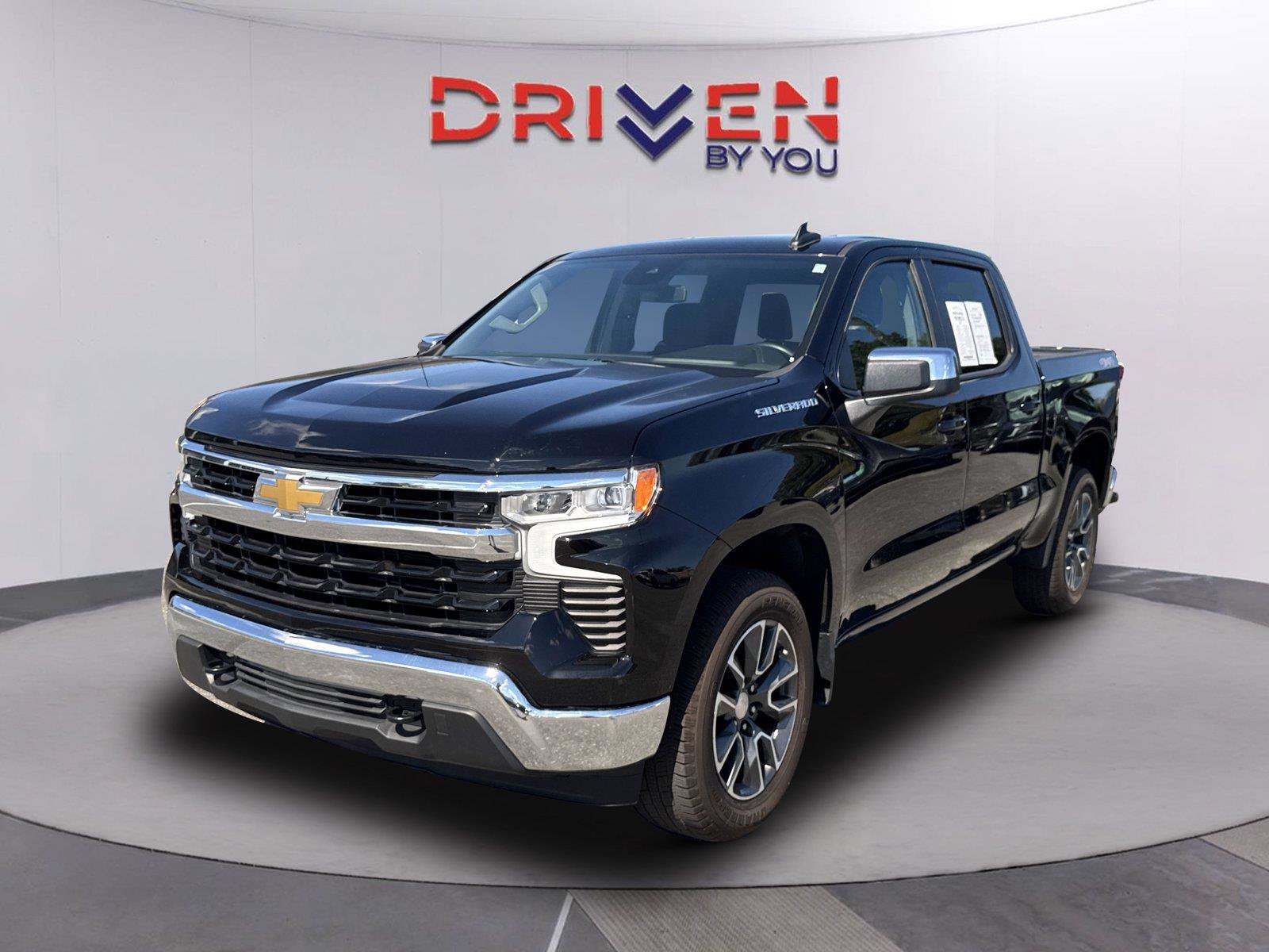 Used 2024 Chevrolet Silverado 1500 LT AWD/4WD image 8