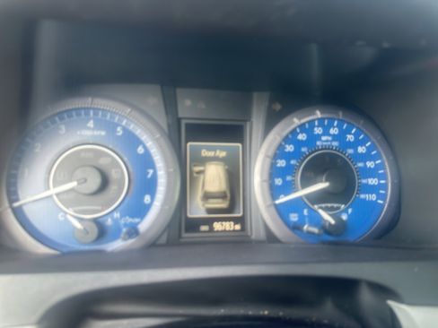 Used 2020 Toyota Sienna XLE w/ XLE Navigation Package FWD image 9