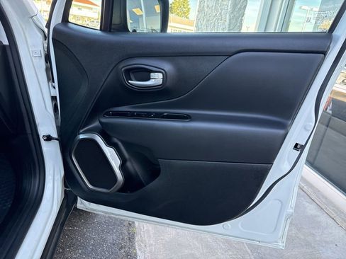 Used 2023 Jeep Renegade Latitude AWD/4WD image 30
