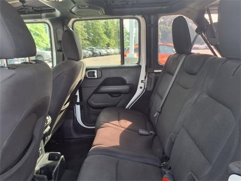 Used 2022 Jeep Wrangler Unlimited Sahara image 5