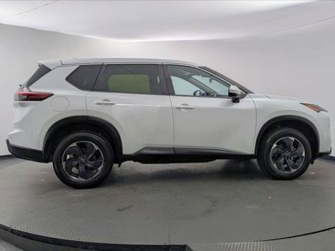 Used 2024 Nissan Rogue SV AWD/4WD image 9