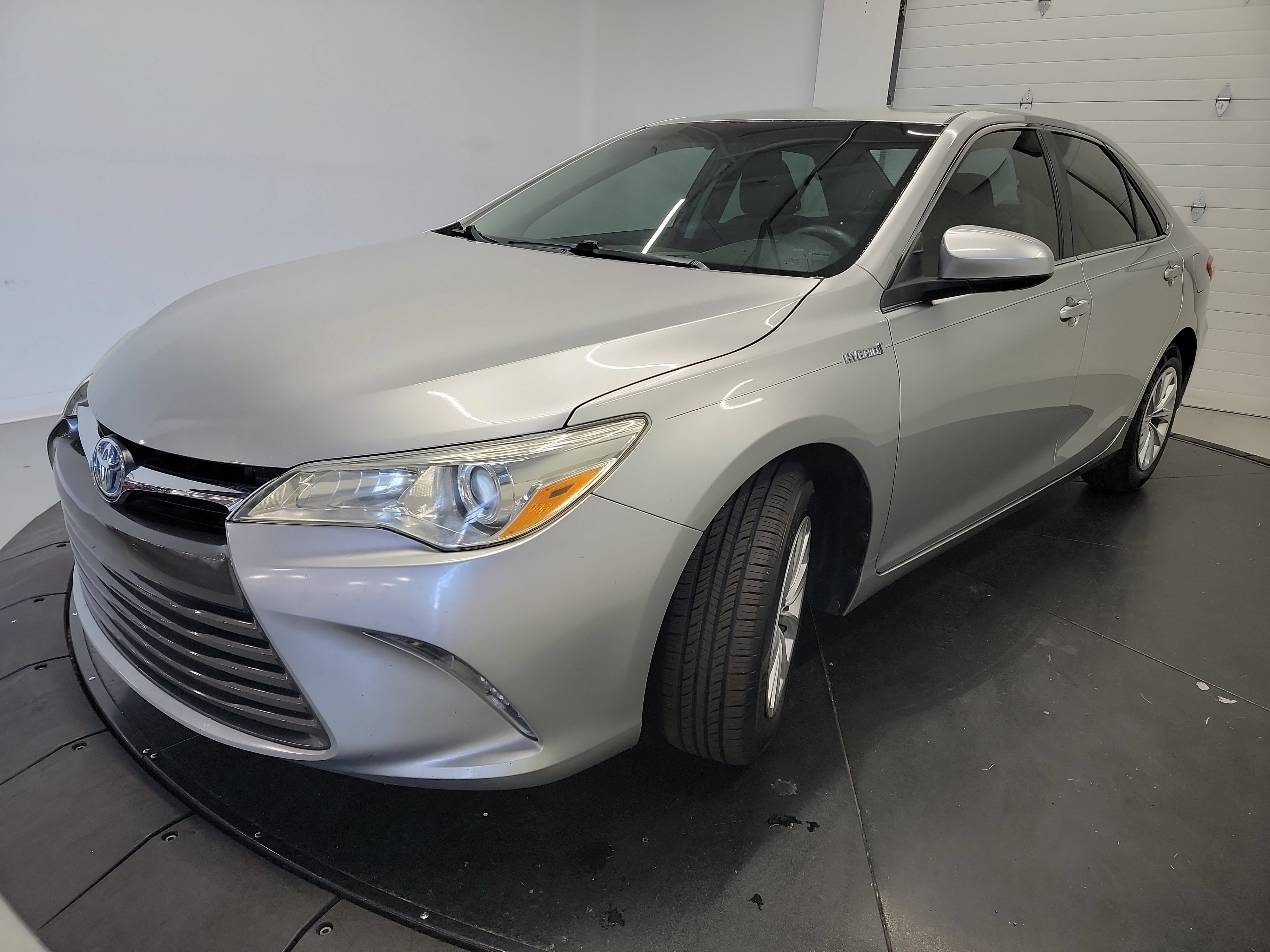 Used 2017 Toyota Camry LE FWD image 3