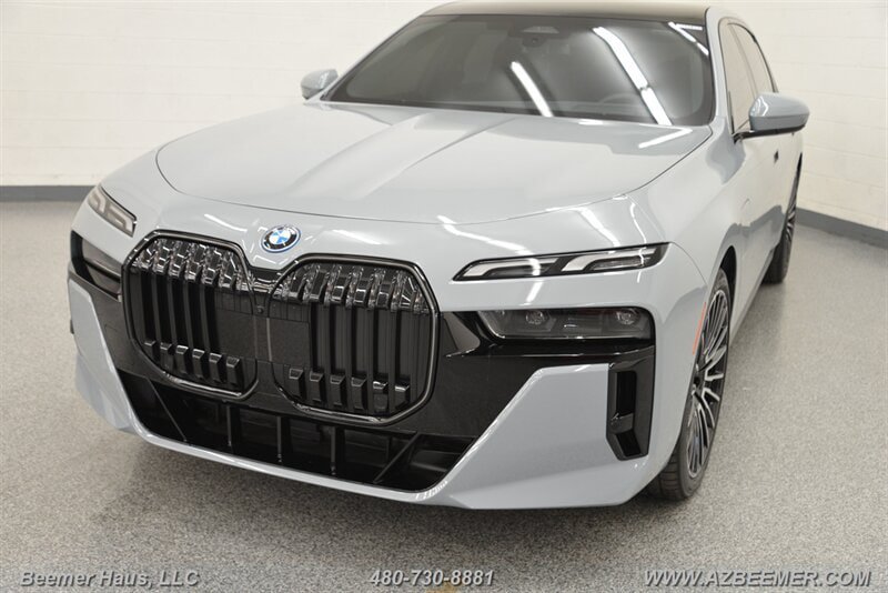 Used 2025 BMW 750e xDrive w/ Premium Package AWD/4WD image 1