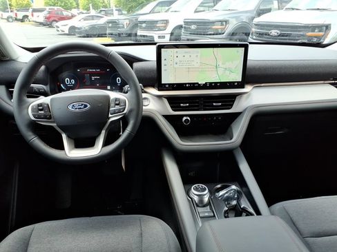 Used 2026 Ford Explorer Active AWD/4WD image 8