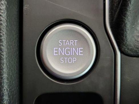 Used 2022 Volkswagen Atlas Cross Sport SE image 11