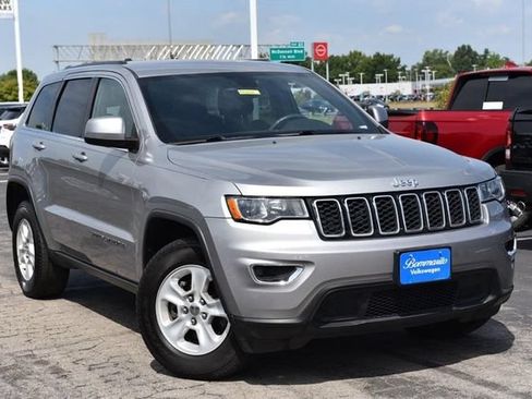 Used 2017 Jeep Grand Cherokee Laredo AWD/4WD image 2