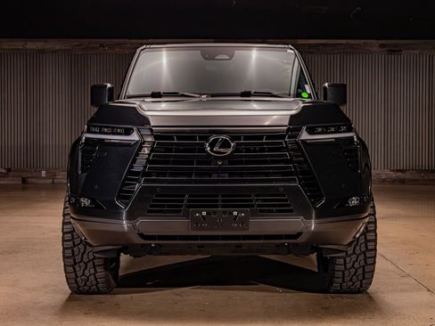 Used 2025 Lexus GX 550 w/ Cold Area Package image 2