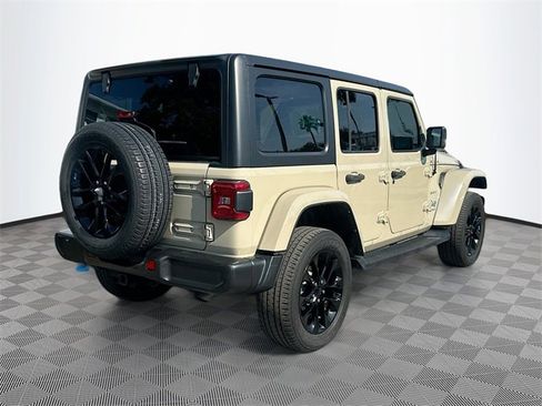 Used 2022 Jeep Wrangler Unlimited Sahara w/ Cold Weather Group image 7
