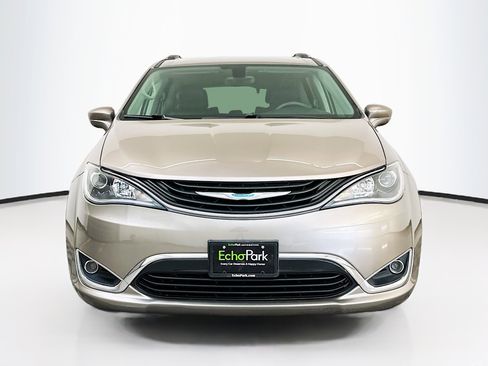 Used 2018 Chrysler Pacifica Touring-L image 2