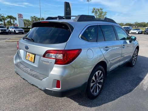 Used 2017 Subaru Outback 2.5i Limited image 3