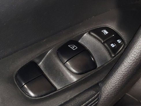 Used 2019 Nissan Rogue SV AWD/4WD image 27