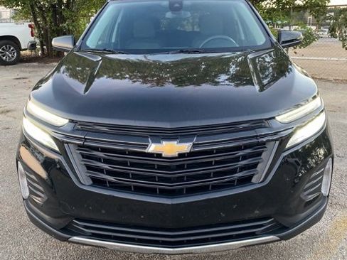 Used 2023 Chevrolet Equinox LT image 2