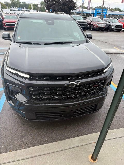 Used 2024 Chevrolet Traverse RS AWD/4WD image 2