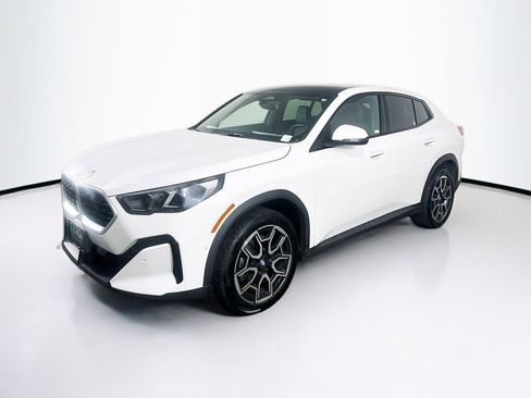 Used 2025 BMW X2 xDrive28i image 3