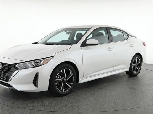 Used 2025 Nissan Sentra SV FWD image 3