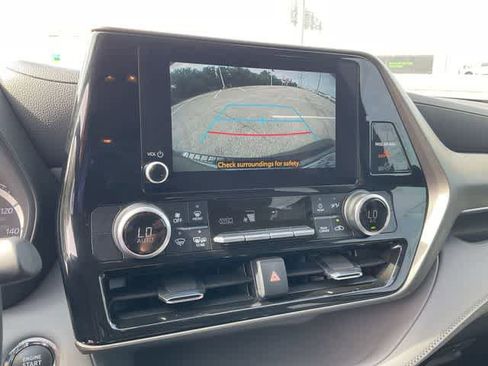 Used 2023 Toyota Highlander LE FWD image 21