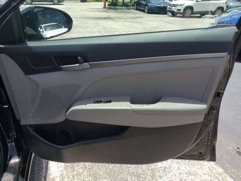 Used 2017 Hyundai Elantra SE image 38