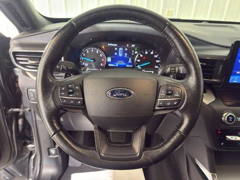 Certified 2020 Ford Explorer XLT w/ Equipment Group 202A AWD/4WD image 3