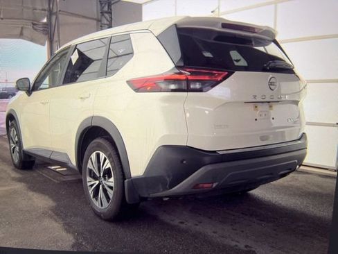 Used 2023 Nissan Rogue SV image 3