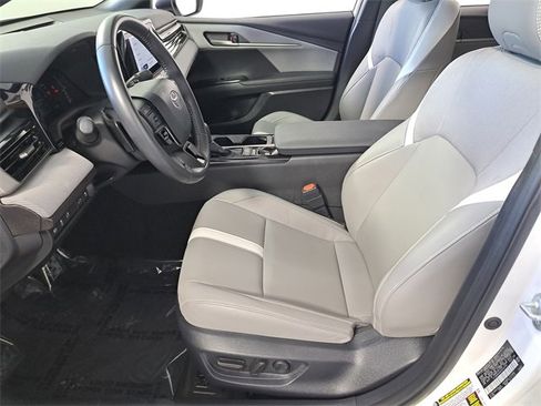 Used 2025 Toyota Camry SE image 19