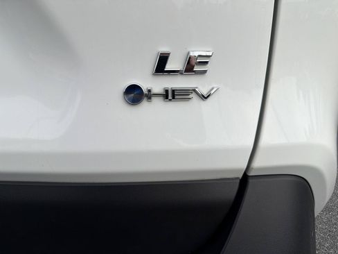 Used 2025 Toyota RAV4 LE AWD/4WD image 8