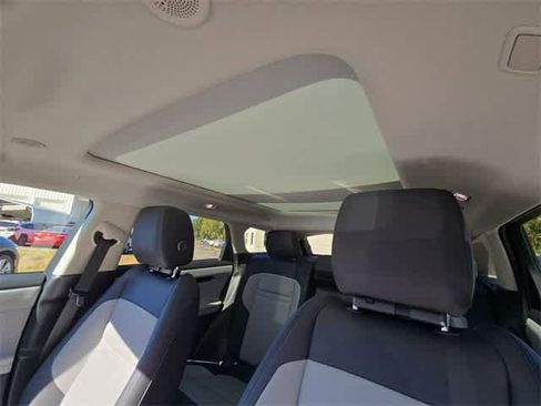 Used 2025 Land Rover Range Rover Evoque Dynamic SE image 18