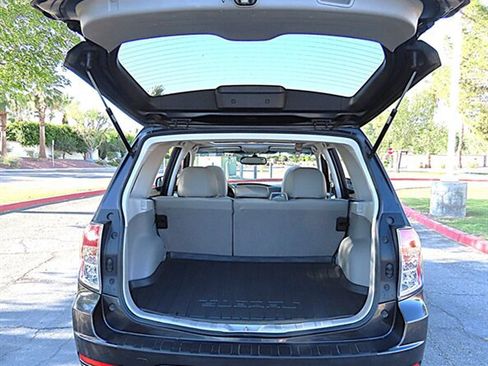 Used 2013 Subaru Forester 2.5X Premium w/ All-Weather Plus Pkg AWD/4WD image 26