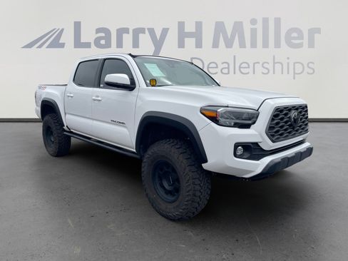 Used 2023 Toyota Tacoma TRD Off-Road w/ Advanced Technology Package image 7