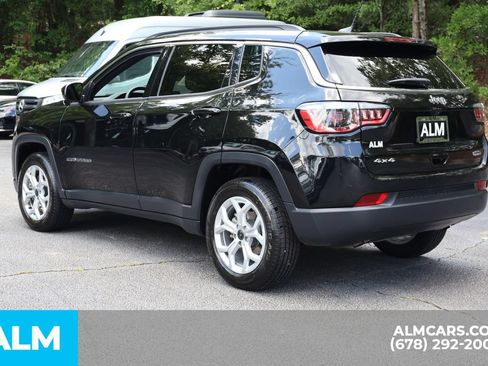 Used 2025 Jeep Compass Latitude AWD/4WD image 9