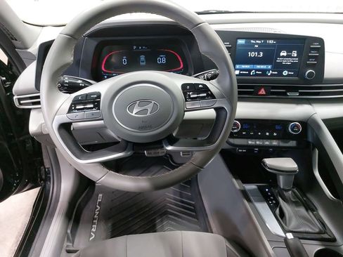 Used 2025 Hyundai Elantra Sport FWD image 15
