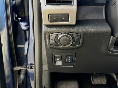 Used 2018 Ford F150 Platinum w/ Equipment Group 701A Luxury image 15