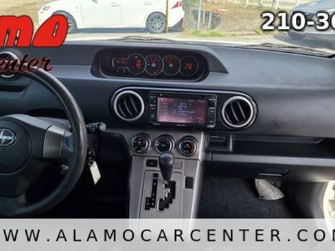 Used 2014 Scion xB FWD image 17