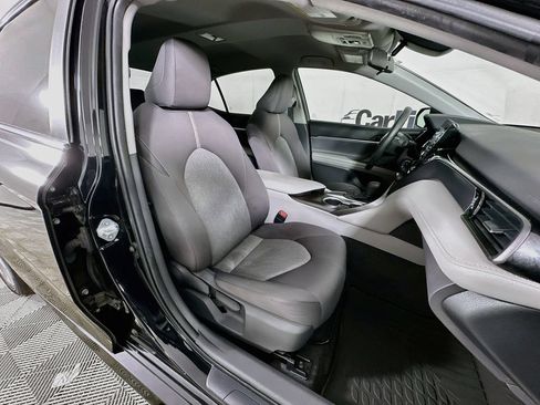 Used 2021 Toyota Camry LE FWD image 27