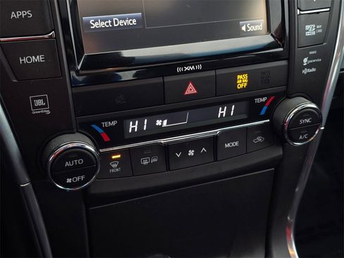 Used 2016 Toyota Camry XLE image 29