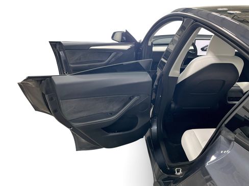 Certified 2023 Tesla Model Y Long Range AWD/4WD image 10