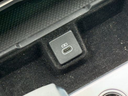 Used 2023 Land Rover Range Rover Long Wheelbase SE image 29