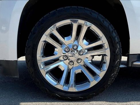 Used 2017 GMC Yukon SLT w/ Premium Edition AWD/4WD image 29