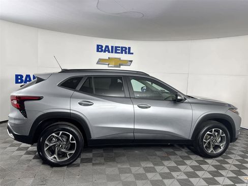 Used 2024 Chevrolet Trax LT w/ Driver Confidence Package image 6